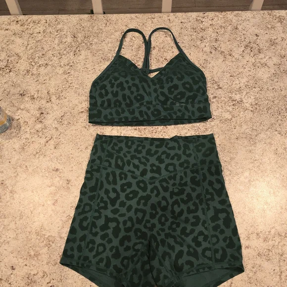 Green Leopard-Print High-Waist Women’s Shorts - Picture 6 of 14
